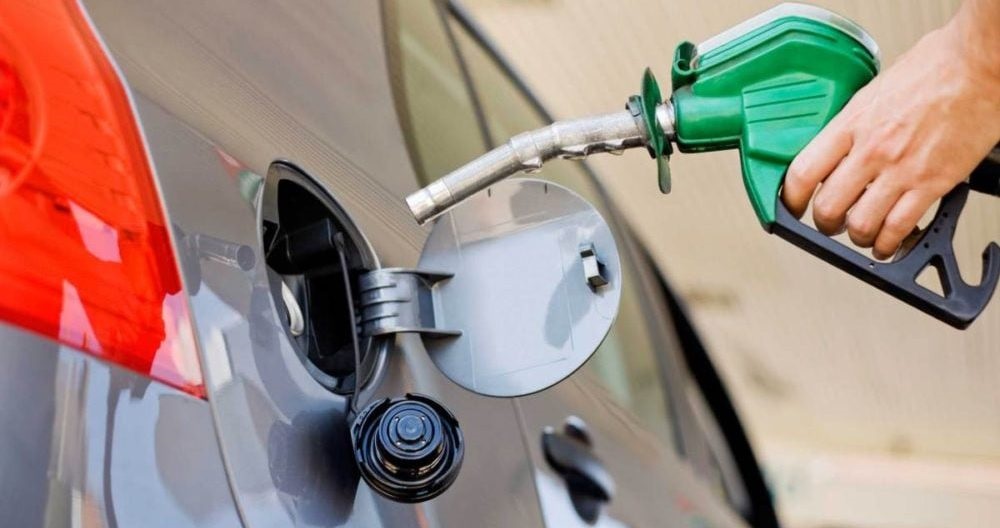 Ulet cmimi i naftes ne Kosove, shtrenjtohet benzina